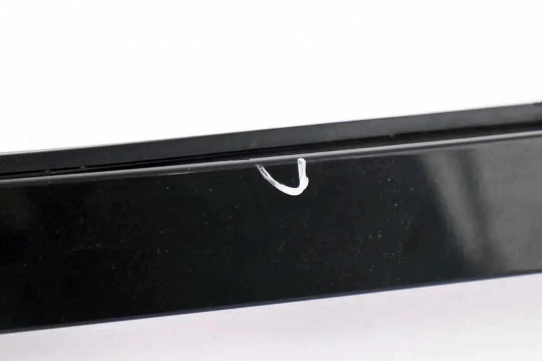 Blenda listwa spojler klapa do BMW E83 X3 o numerze 0303042 BMW E83 X3 Blenda listwa spojler klapa - SKU 0303042-BS3 - Numer Części 0303042