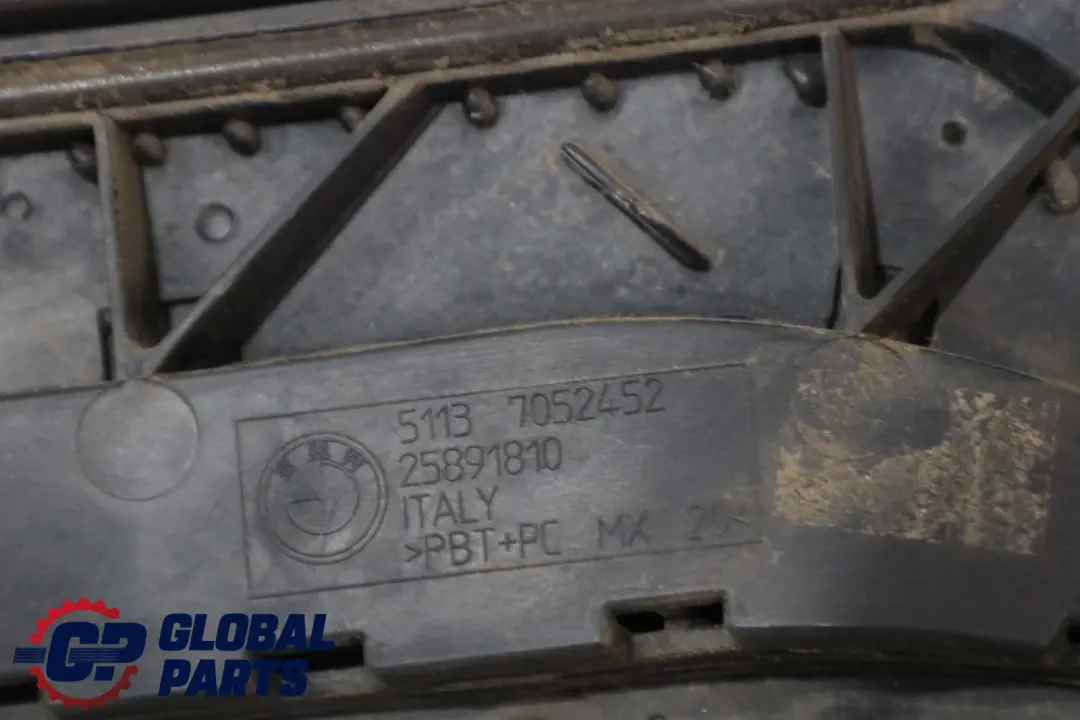 Blende Heckklappe Highland Green für BMW X3 er E83 mit Teilenummer 0303042 BMW X3 er E83 Blende Heckklappe Highland Green - SKU 0303042-HG - Teilenummer 0303042