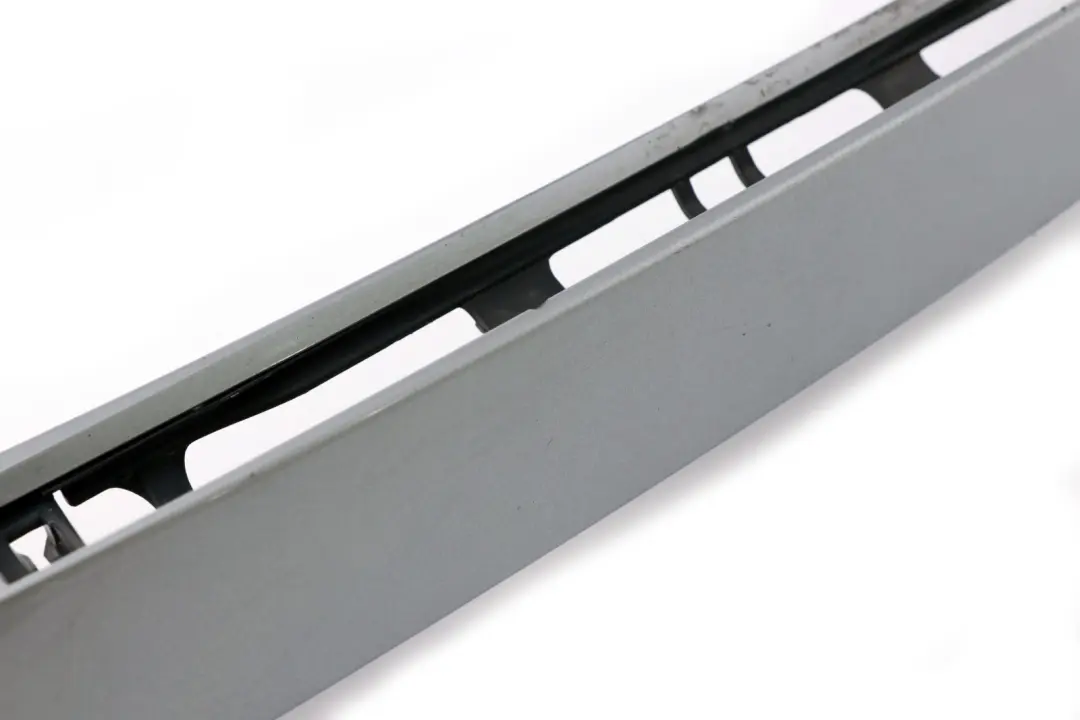 Tapa del maletero Tailgate Cover Finisher Silbergrau Silver Grey para BMW E83 con número de pieza 0303042 BMW E83 Tapa del maletero Tailgate Cover Finisher Silbergrau Silver Grey - SKU 0303042-SBG2 - Número de pieza 0303042