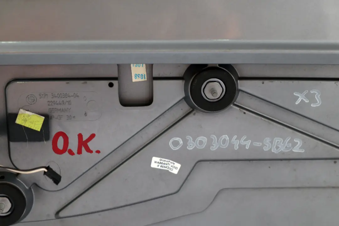 Heckspoiler Oberer Kofferraumdeckel Dach Silbergrau 3400384 für BMW X3 E83 mit Teilenummer 0303044 BMW X3 E83 Heckspoiler Oberer Kofferraumdeckel Dach Silbergrau 3400384 - SKU 0303044-SBG2 - Teilenummer 0303044