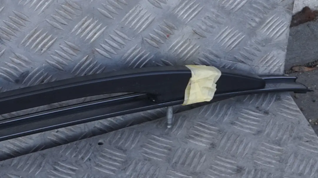 Lewy Reling Dachowy Reling Bagażnik Srebrnoszary Metalik - A08 do BMW X3 E83 o numerze 51137052537 BMW X3 E83 Lewy Reling Dachowy Reling Bagażnik Srebrnoszary Metalik - A08 - SKU 0304929-SBG - Numer Części 51137052537