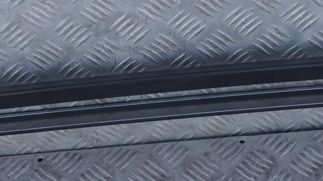 BMW X3 E83 Left N/S Roof Railing Rail Rack Bar Silbergrau Metallic - A08 - SKU 0304929-SBG - Part number 51137052537