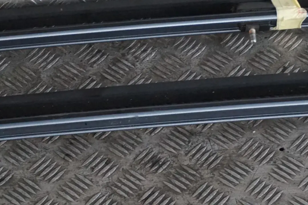 *BMW X3 er E83 Dachreling Zierleiste Links Rechts Set Bluewater Blau Metallic für mit Teilenummer 0304929 *BMW X3 er E83 Dachreling Zierleiste Links Rechts Set Bluewater Blau Metallic - SKU 0304929-WB - Teilenummer 0304929