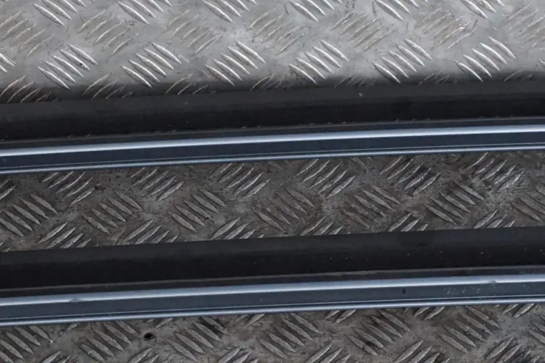 Reling prawy lewy listwa dachowa do BMW E83 X3 o numerze 0304929 BMW E83 X3 Reling prawy lewy listwa dachowa - SKU 0304929-WB - Numer Części 0304929