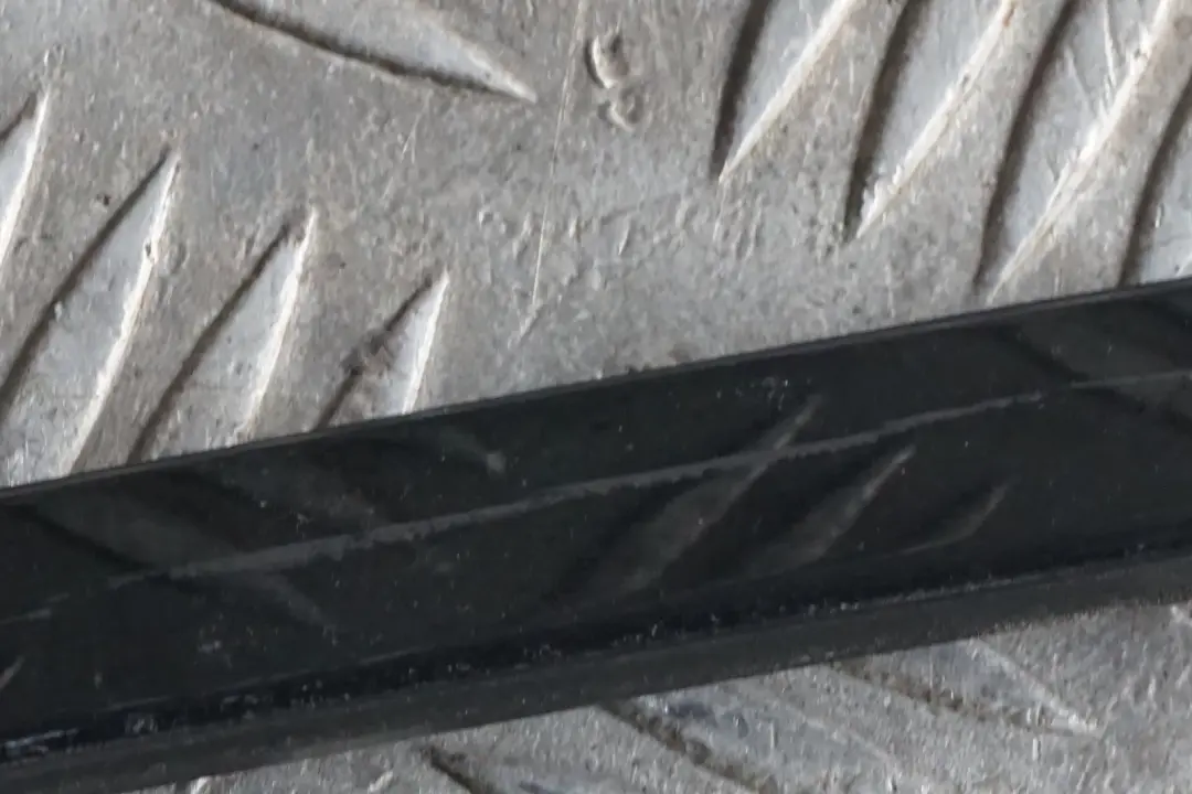 Dach Ziereiste links Black Sapphire Schwarz - 475 für BMW 6 er E63 Coupe mit Teilenummer 0304938 BMW 6 er E63 Coupe Dach Ziereiste links Black Sapphire Schwarz - 475 - SKU 0304938 - Teilenummer 0304938