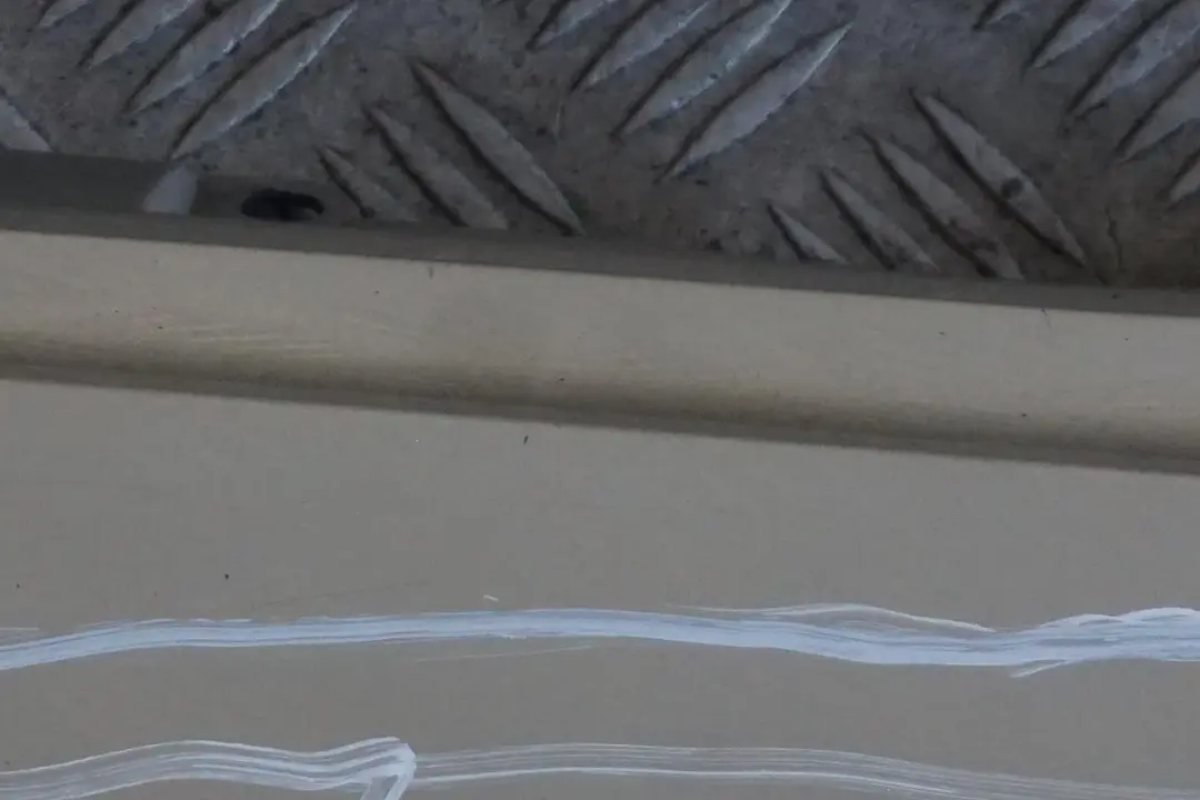 Door Sill Side Cover Skirt Left Mineralsilber Silver A14 para BMW 6 E63 E64 con número de pieza 0304947 BMW 6 E63 E64 Door Sill Side Cover Skirt Left Mineralsilber Silver A14 - SKU 0304947-MS - Número de pieza 0304947