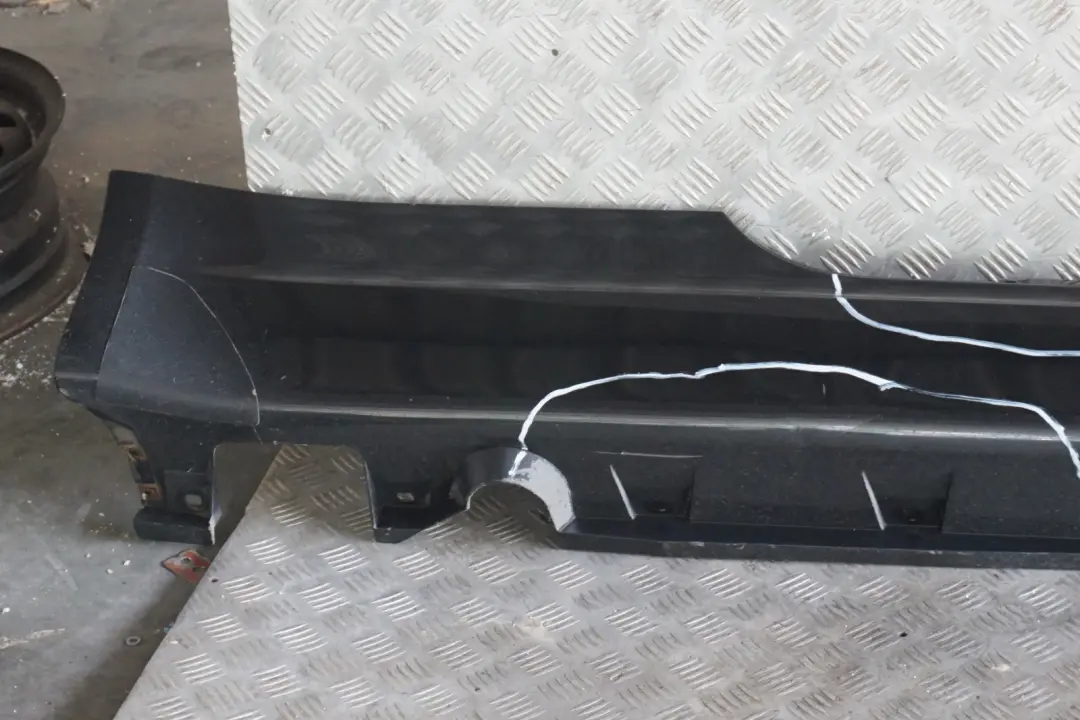 Revetement Seuil A Gauche Noir Sapphire - 475 0304947 pour BMW E63 E64 à propos du numéro de pièce 0304948 BMW E63 E64 Revetement Seuil A Gauche Noir Sapphire - 475 0304947 - SKU 0304948-BS - Numéro de pièce 0304948