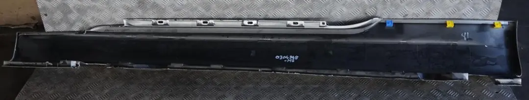 Revetement Seuil Droite Mineralsilber Argent - A14 pour BMW E63 E64 à propos du numéro de pièce 0304948 BMW E63 E64 Revetement Seuil Droite Mineralsilber Argent - A14 - SKU 0304948-MS - Numéro de pièce 0304948