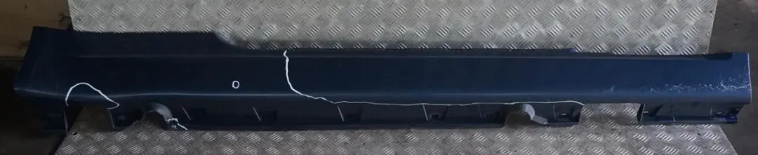 Bas de Porte Seuil Droite Bleu Mystique Mystic Bleu - A07 pour BMW E63 E64 à propos du numéro de pièce 0304948 BMW E63 E64 Bas de Porte Seuil Droite Bleu Mystique Mystic Bleu - A07 - SKU 0304948-MYS - Numéro de pièce 0304948