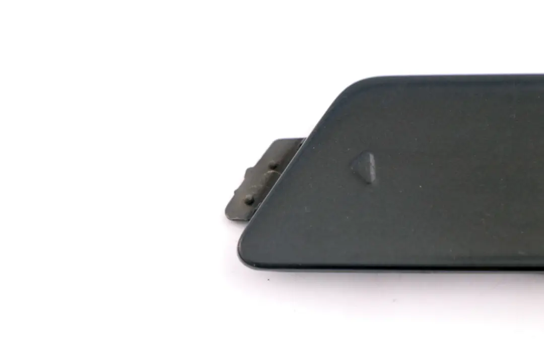 Flap Ojo De Remolque Parachoques Trasero Negro Zafiro 7008836 para BMW E63 E64 con número de pieza 0306436 BMW E63 E64 Flap Ojo De Remolque Parachoques Trasero Negro Zafiro 7008836 - SKU 0306436-BS - Número de pieza 0306436