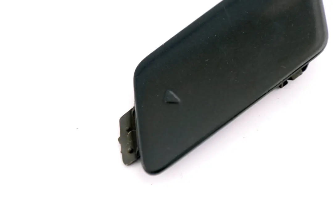 Flap Ojo De Remolque Parachoques Trasero Negro Zafiro 7008836 para BMW E63 E64 con número de pieza 0306436 BMW E63 E64 Flap Ojo De Remolque Parachoques Trasero Negro Zafiro 7008836 - SKU 0306436-BS - Número de pieza 0306436