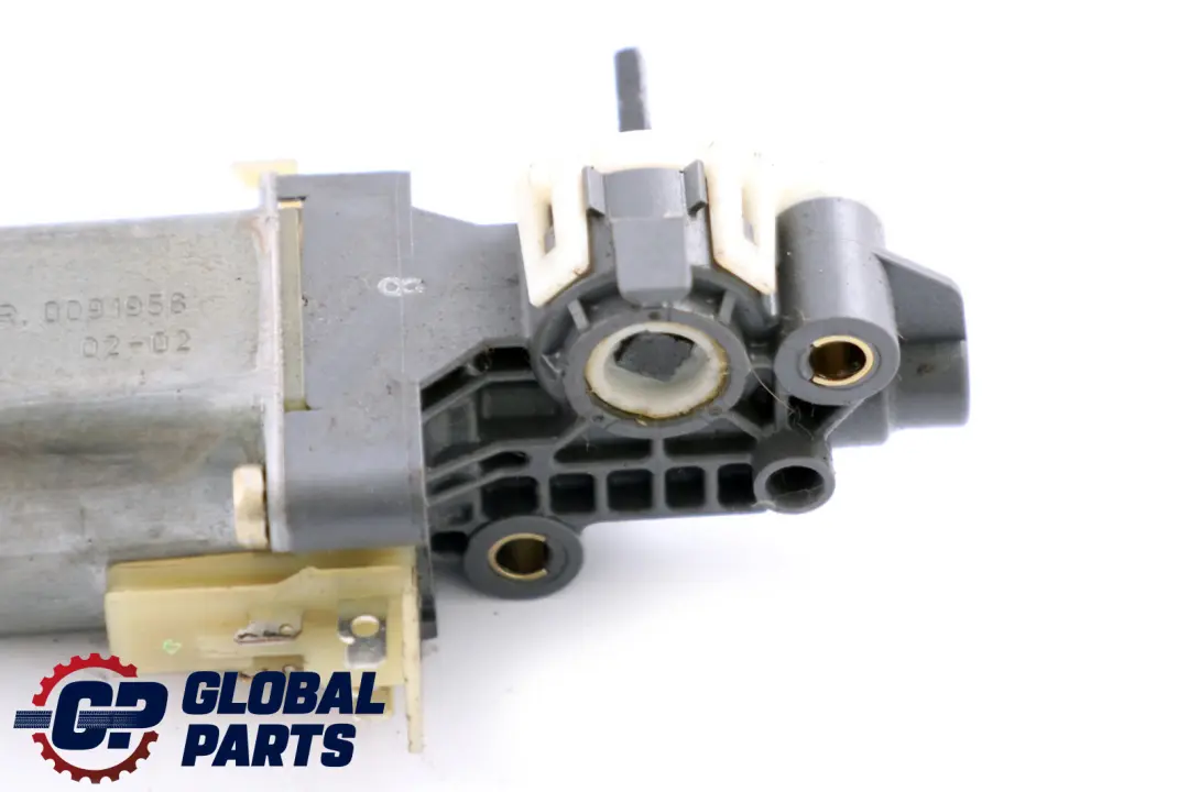 Front Right O/S Seat Adjustment Drive Motor Bosch 0 390 201 971 to BMW 7 Series E65 with Part number 0390201971 BMW 7 Series E65 Front Right O/S Seat Adjustment Drive Motor Bosch 0 390 201 971 - SKU 390201971 - Part number 0390201971