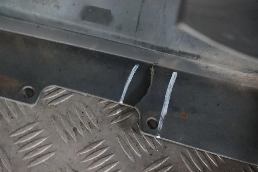 Right Door O/S Sill Skirt Side Trim Cosmosschwarz Black to BMW MINI Cooper R50 JCW with Part number 0392892 BMW MINI Cooper R50 JCW Right Door O/S Sill Skirt Side Trim Cosmosschwarz Black - SKU 0392892-COS - Part number 0392892