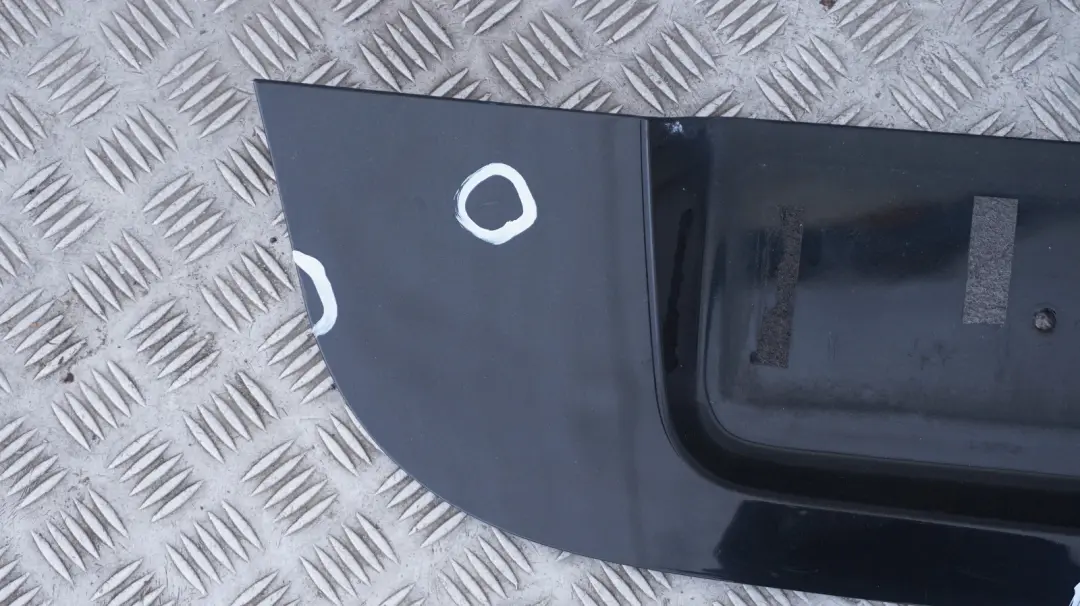 Blende Heckklappe Black Sapphire Metallic für BMW 5 er E60 M5 mit Teilenummer 0395188 BMW 5 er E60 M5 Blende Heckklappe Black Sapphire Metallic - SKU 0395188 - Teilenummer 0395188