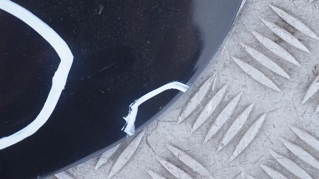 Blende Heckklappe Black Sapphire Metallic für BMW 5 er E60 M5 mit Teilenummer 0395188 BMW 5 er E60 M5 Blende Heckklappe Black Sapphire Metallic - SKU 0395188 - Teilenummer 0395188