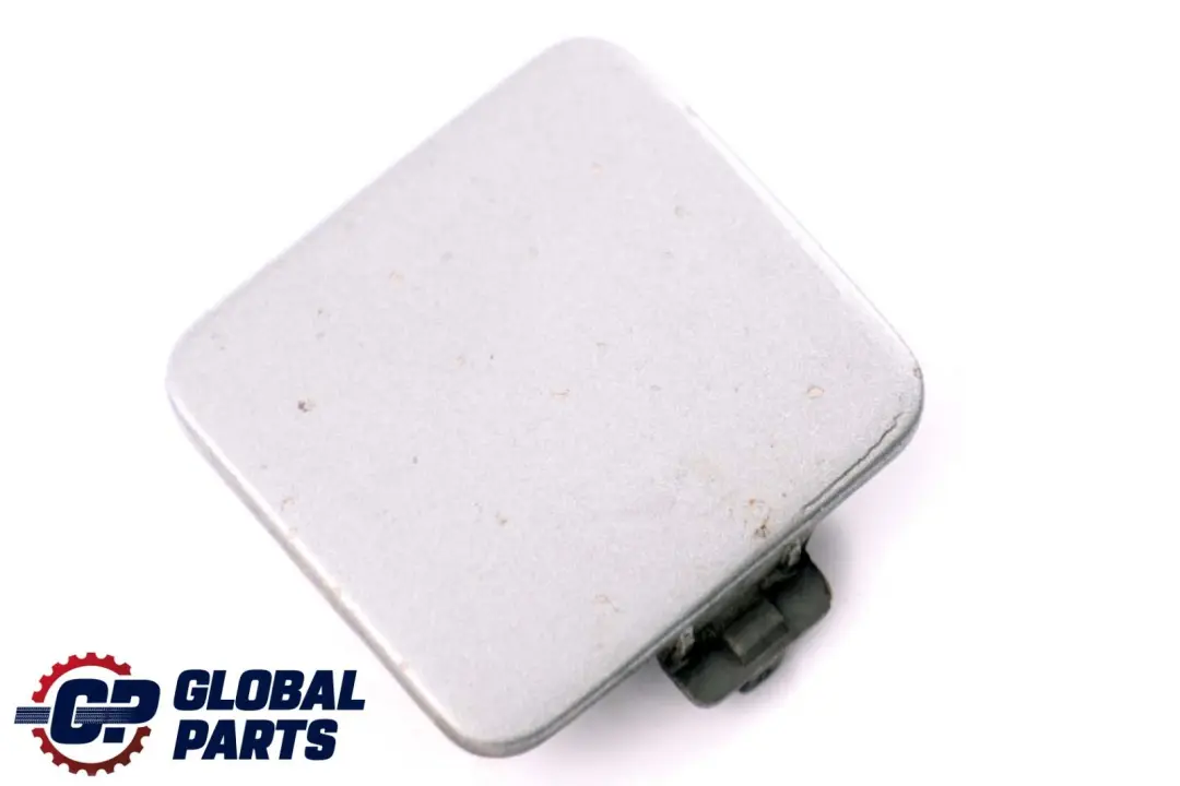 Flap Ojo Remolque Parachoques Trasero Silbergrau Gris 7033700 para BMW E60 con número de pieza 395209 BMW E60 Flap Ojo Remolque Parachoques Trasero Silbergrau Gris 7033700 - SKU 0395209-SBG - Número de pieza 395209