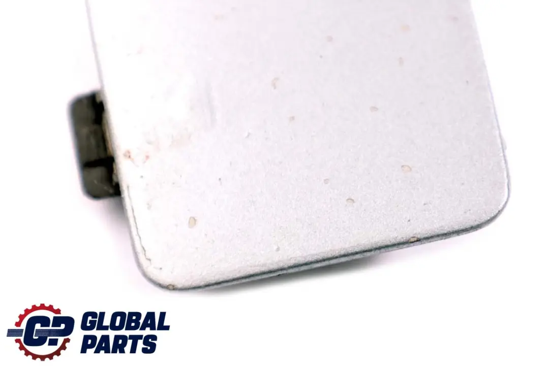 Flap Ojo Remolque Parachoques Trasero Silbergrau Gris 7033700 para BMW E60 con número de pieza 395209 BMW E60 Flap Ojo Remolque Parachoques Trasero Silbergrau Gris 7033700 - SKU 0395209-SBG - Número de pieza 395209