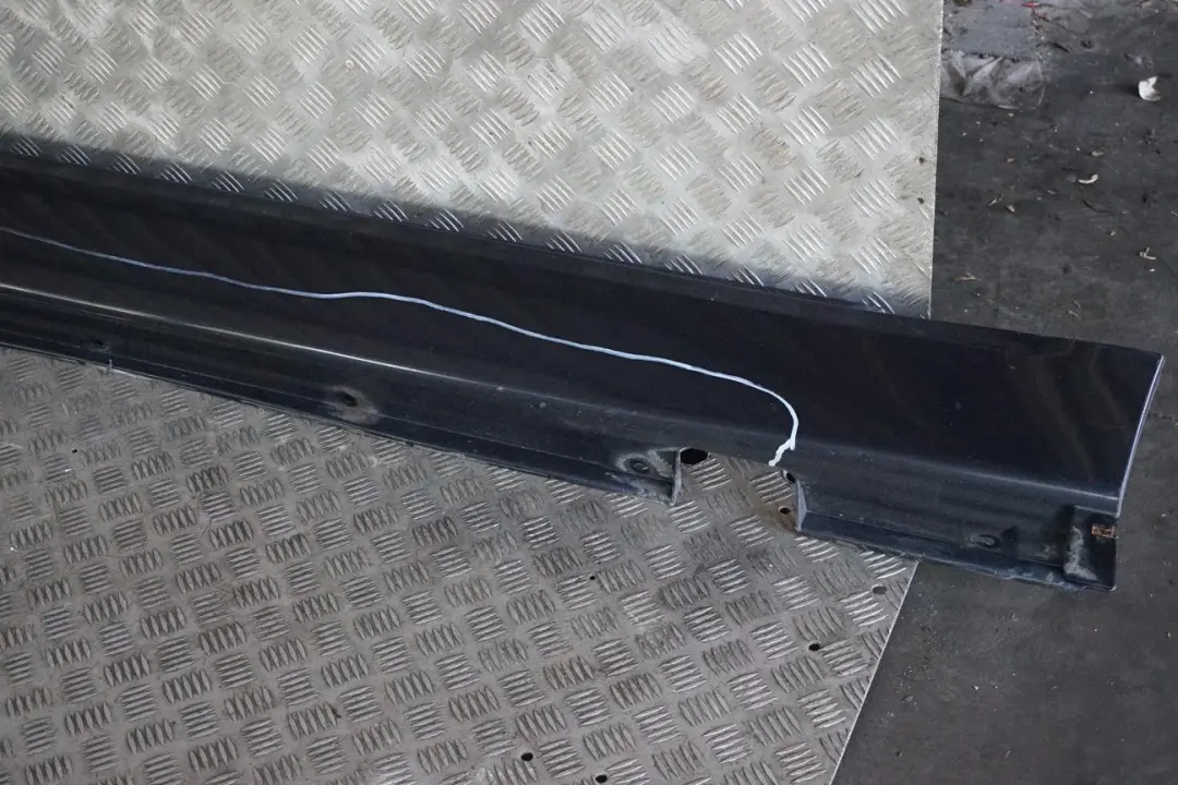 Schwellerleiste Blende Schweller Rechts Monacoblau Blau - A35 für BMW 7 er E65 mit Teilenummer 0395482 BMW 7 er E65 Schwellerleiste Blende Schweller Rechts Monacoblau Blau - A35 - SKU 0395482-MB1 - Teilenummer 0395482