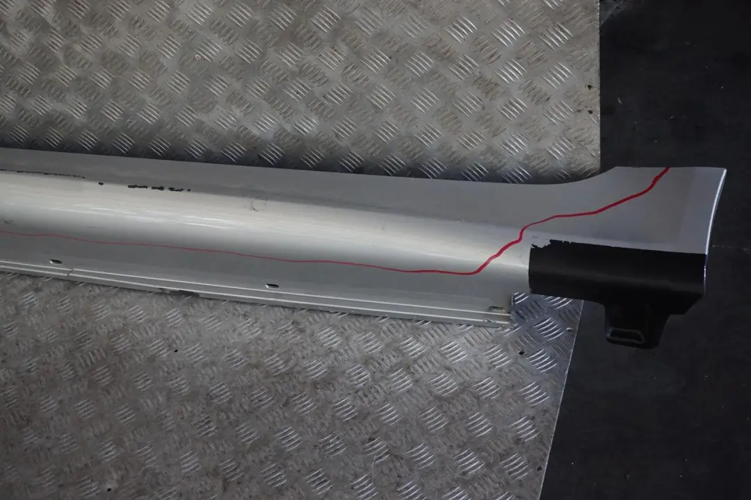 Door Sill Cover Skirt Left Titansilber para BMW E60 E61 M5 2 M Sport con número de pieza 0396899 BMW E60 E61 M5 2 M Sport Door Sill Cover Skirt Left Titansilber - SKU 0396899-TS2 - Número de pieza 0396899