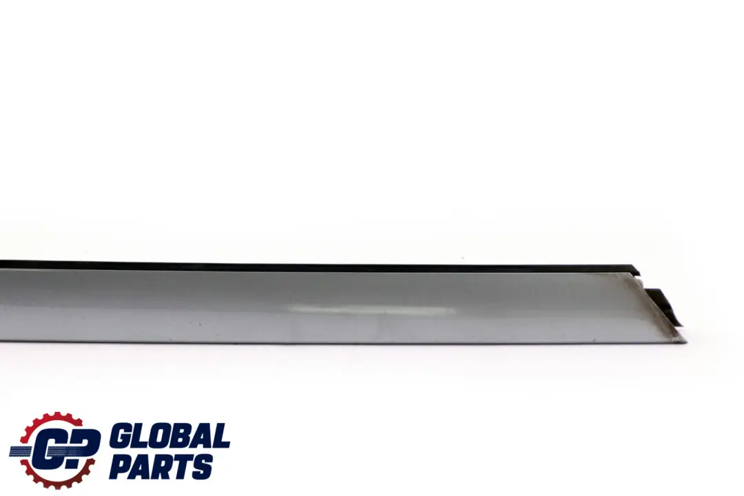 Modanatura Gocciolatoio Parabrezza Anteriore Sinistro Grigio Silbergrau per BMW E83 con numero di parte 0403317 BMW E83 Modanatura Gocciolatoio Parabrezza Anteriore Sinistro Grigio Silbergrau - SKU 0403317-SBG - Numero di parte 0403317