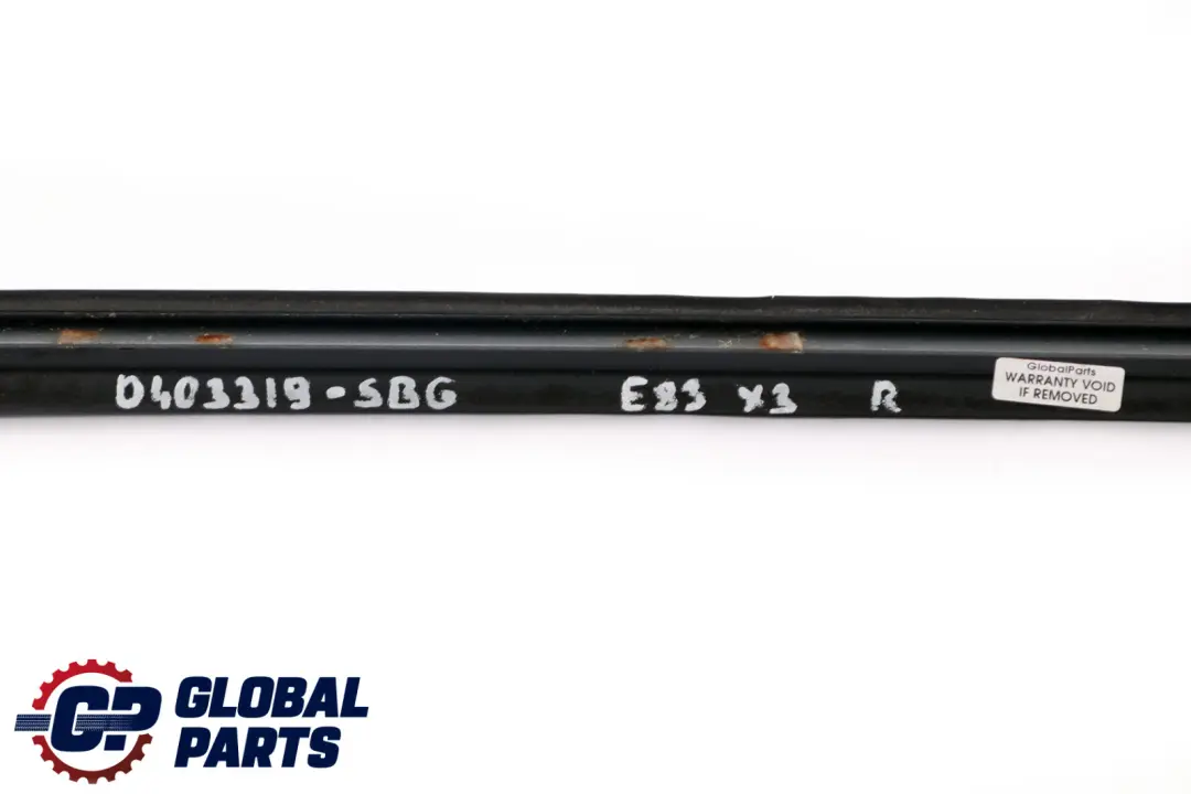 Moulure de pare-brise avant droit, gris argente pour BMW X3 Series E83 à propos du numéro de pièce 0403319 BMW X3 Series E83 Moulure de pare-brise avant droit, gris argente - SKU 0403319-SBG - Numéro de pièce 0403319