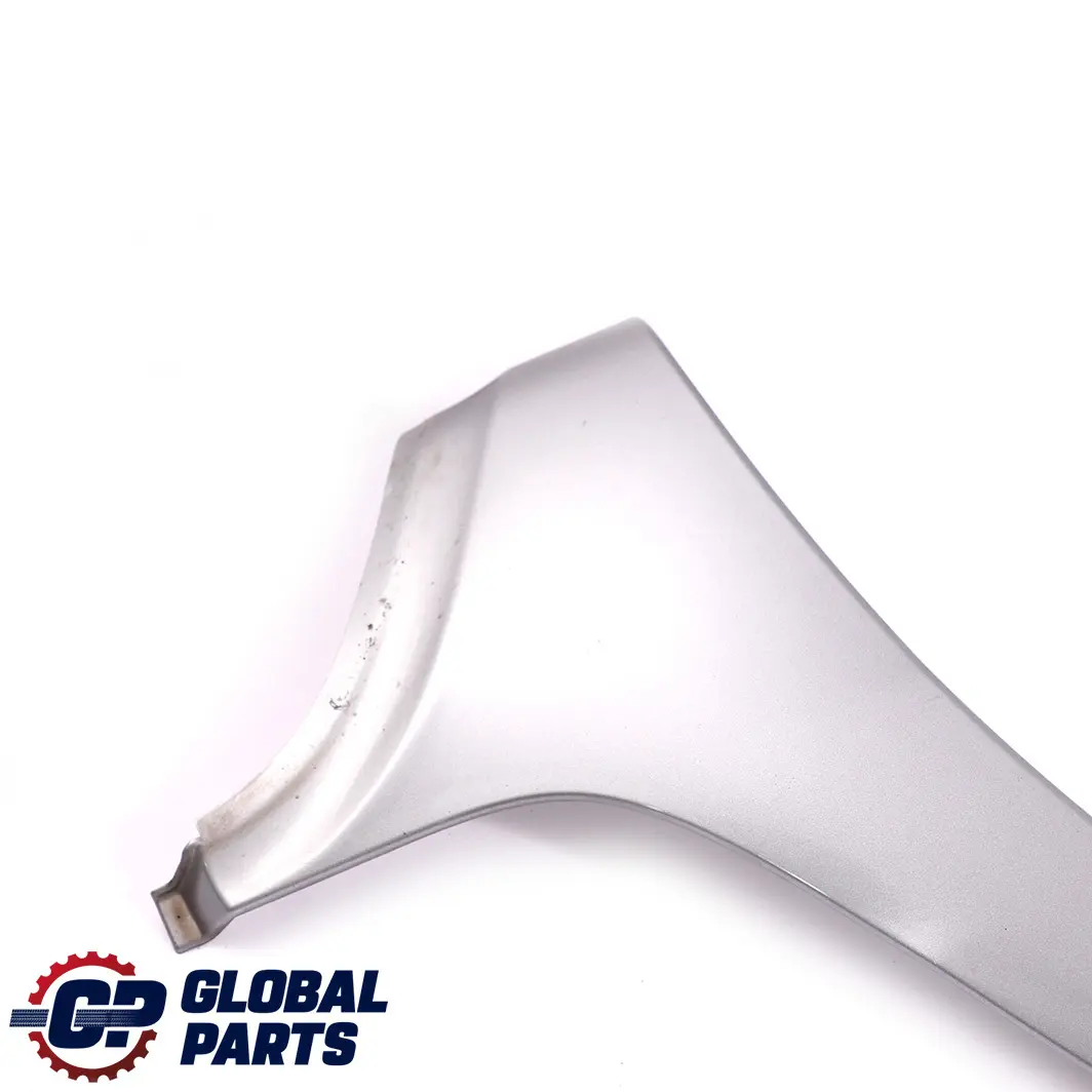 Copertura Passaruota Anteriore Sinistra Grigio Silbergrau per BMW X3 E83 1 M Sport con numero di parte 0403483 BMW X3 E83 1 M Sport Copertura Passaruota Anteriore Sinistra Grigio Silbergrau - SKU 0403483-SBG1 - Numero di parte 0403483