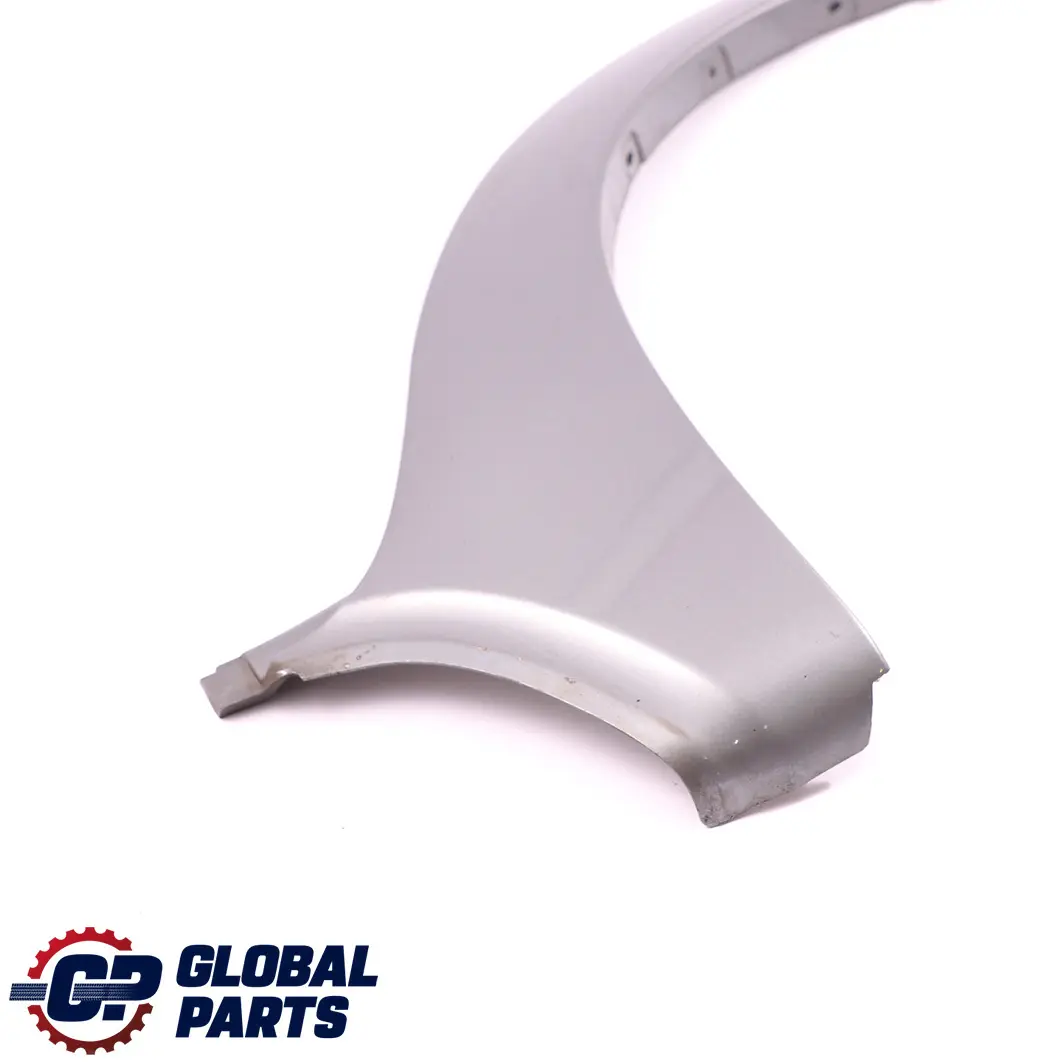 Tapa Paso De Rueda Trasero Izquierdo Gris Silbergrau A08 para BMW E83 M Sport con número de pieza 0403486 BMW E83 M Sport Tapa Paso De Rueda Trasero Izquierdo Gris Silbergrau A08 - SKU 0403486-SBG - Número de pieza 0403486