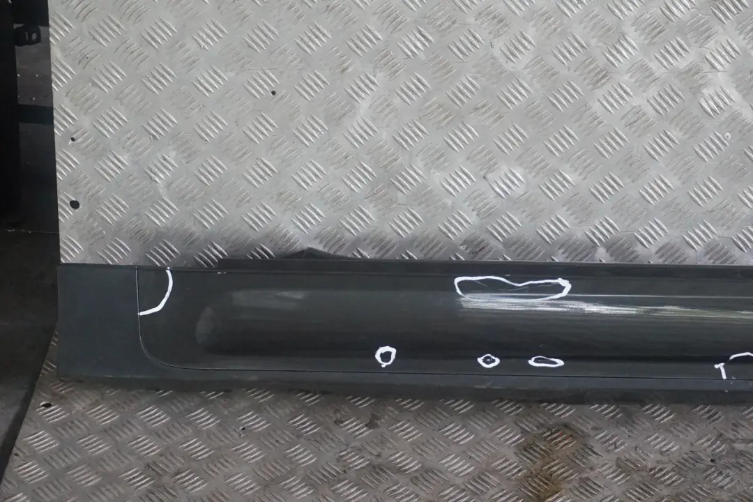 Puerta Izquierda Embellecedor Lateral Faldon Eclipse Gris para Mini R56 R57 JCW con número de pieza 0404115 Mini R56 R57 JCW Puerta Izquierda Embellecedor Lateral Faldon Eclipse Gris - SKU 0404115-ECG - Número de pieza 0404115