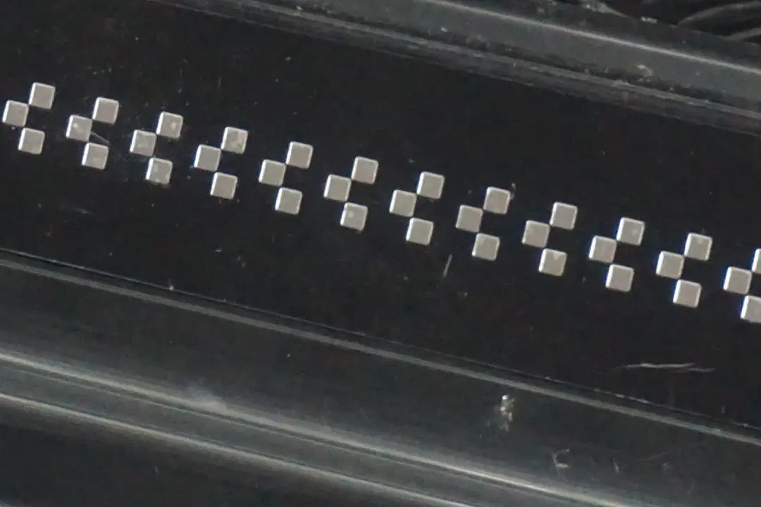 Schweller links Blende Sparkling Silver Silber für BMW MINI Cooper R56 R57 JCW mit Teilenummer 0404115 BMW MINI Cooper R56 R57 JCW Schweller links Blende Sparkling Silver Silber - SKU 0404115-ECG - Teilenummer 0404115