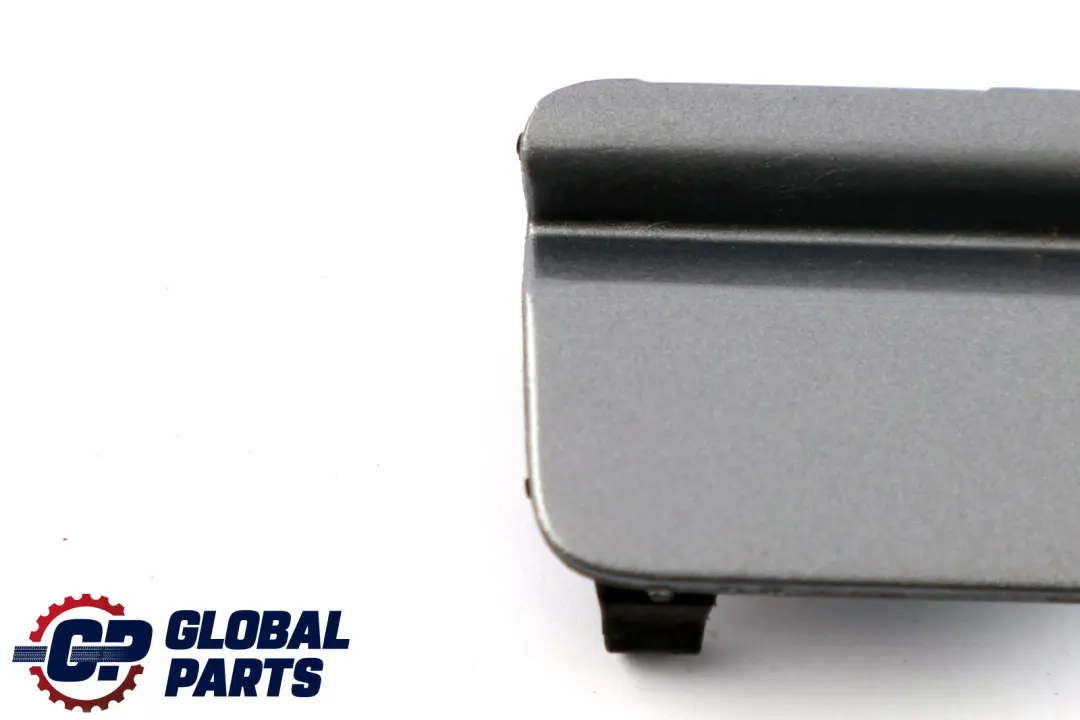 Paraurti posteriore Occhio di traino Spacegrau per BMW Serie 1 E60 LCI con numero di parte 7178175 BMW Serie 1 E60 LCI Paraurti posteriore Occhio di traino Spacegrau - SKU 0422362-SCG - Numero di parte 7178175