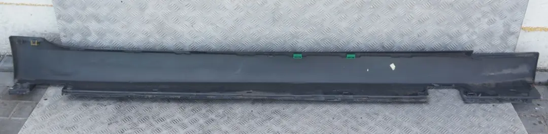 Zócalo Cubierta Falda Lateral Izquierda Negro Zafiro - 475 para BMW E60 E61 LCI 1 con número de pieza 0422464 BMW E60 E61 LCI 1 Zócalo Cubierta Falda Lateral Izquierda Negro Zafiro - 475 - SKU 0422464-BS1 - Número de pieza 0422464