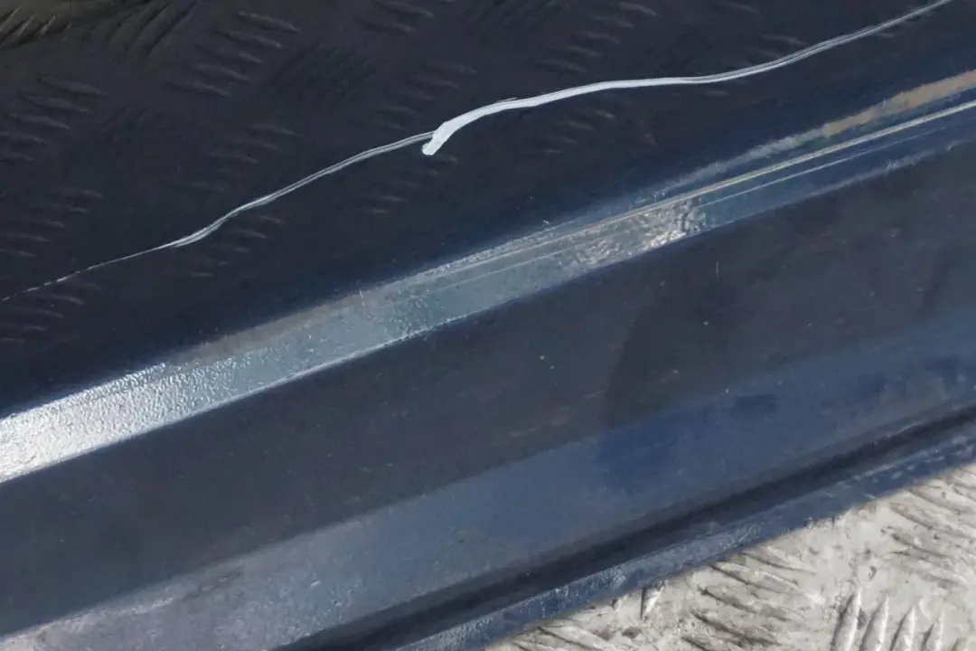BMW E60 E61 LCI Puerta Sill Tapa Faldon Lateral Izquierda Tiefseeblau Azul - A76 - SKU 0422464-DSB2 - Número de pieza 0422464