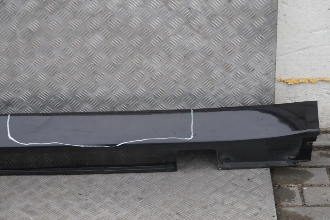 Zócalo Cubierta Falda Lateral Derecha Negro Zafiro para BMW E60N E61N LCi 1 con número de pieza 0422465 BMW E60N E61N LCi 1 Zócalo Cubierta Falda Lateral Derecha Negro Zafiro - SKU 0422465-BS1 - Número de pieza 0422465