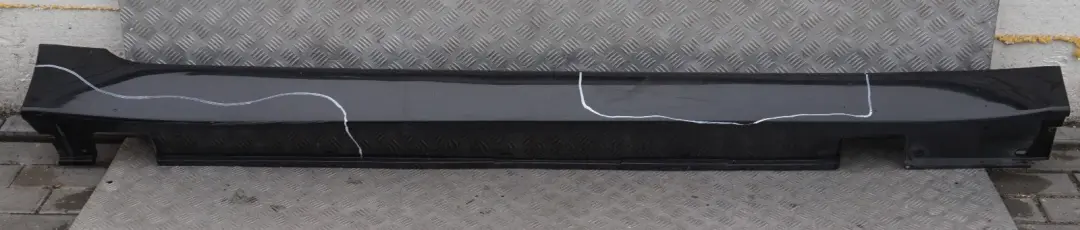 Door sill cover side skirt right O/S Black Sapphire to BMW 5 Series E60N E61N LCi 1 with Part number 0422465 BMW 5 Series E60N E61N LCi 1 Door sill cover side skirt right O/S Black Sapphire - SKU 0422465-BS1 - Part number 0422465