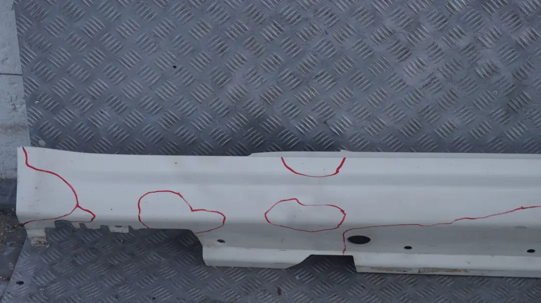 Copertura Esterna Destra Pepe Bianco per Mini Cooper R56 R57 7 con numero di parte 0430300 Mini Cooper R56 R57 7 Copertura Esterna Destra Pepe Bianco - SKU 0430300-PW - Numero di parte 0430300