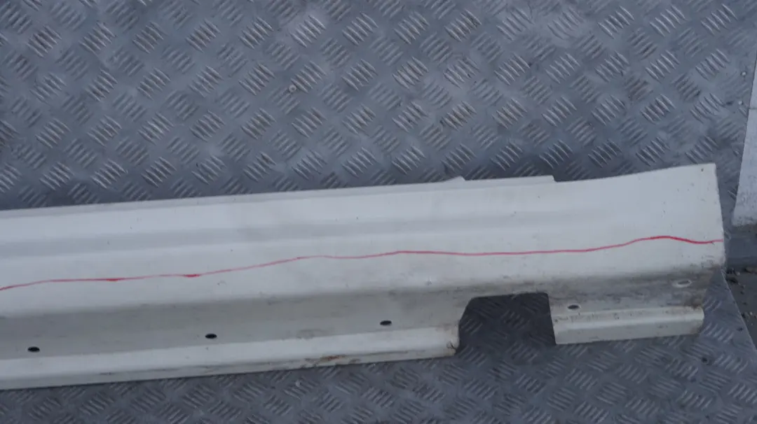 *BMW Mini Cooper R56 R57 7 Abdeckung Schweller Rechts Pepper White Weiss für mit Teilenummer 0430300 *BMW Mini Cooper R56 R57 7 Abdeckung Schweller Rechts Pepper White Weiss - SKU 0430300-PW - Teilenummer 0430300