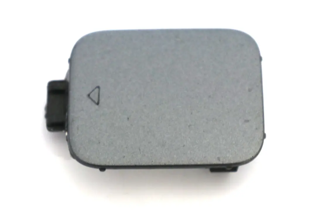 Tapa Gancho Remolque Parachoques Delantero Spacegrau A52 para BMW E60 LCI con número de pieza 0430601 BMW E60 LCI Tapa Gancho Remolque Parachoques Delantero Spacegrau A52 - SKU 0430601-SCG - Número de pieza 0430601