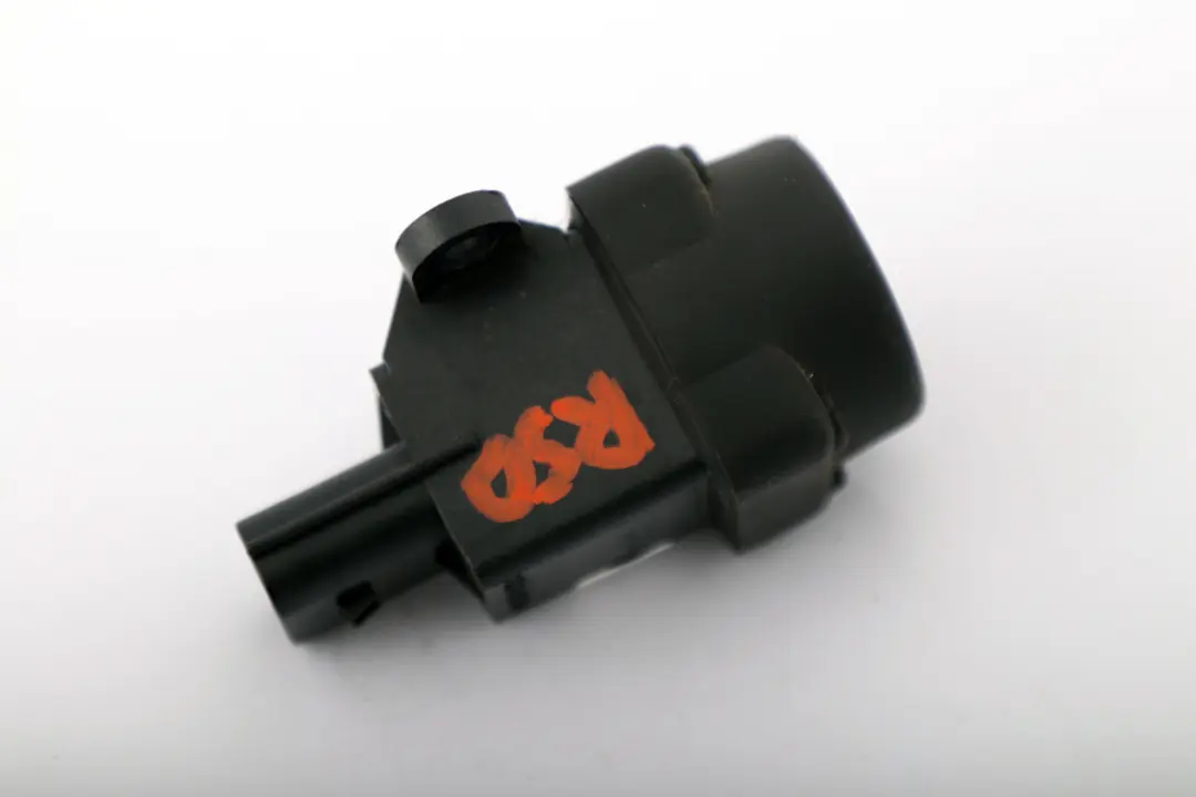 Interruttore inerziale emergenza taglio pompa carburante per Mini Cooper R50 R52 R53 con numero di parte 1068856 Mini Cooper R50 R52 R53 Interruttore inerziale emergenza taglio pompa carburante - SKU 1068856 - Numero di parte 1068856