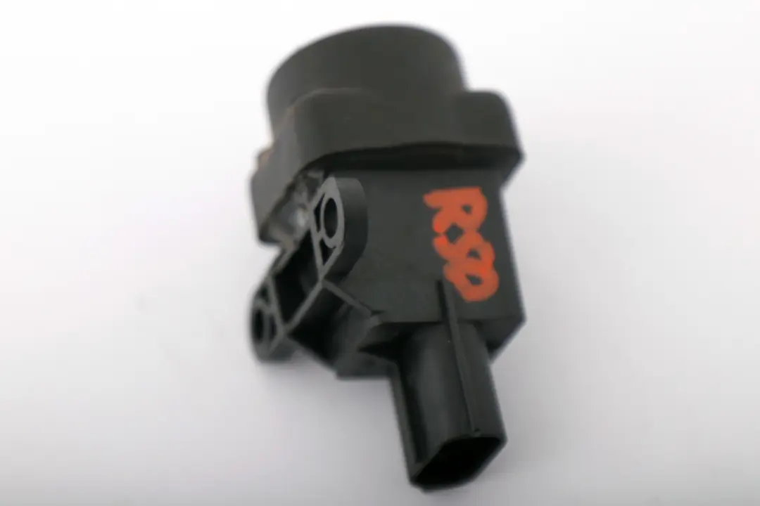 Interruttore inerziale emergenza taglio pompa carburante per Mini Cooper R50 R52 R53 con numero di parte 1068856 Mini Cooper R50 R52 R53 Interruttore inerziale emergenza taglio pompa carburante - SKU 1068856 - Numero di parte 1068856