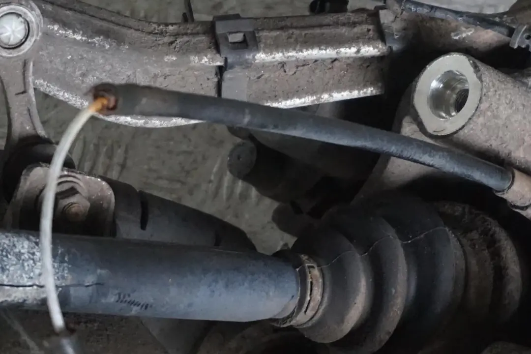 M52 Rear Left N/S Suspension Leg Brake Wheel Hub Axle to BMW 5 E39 Saloon 520i with Part number 1091335 BMW 5 E39 Saloon 520i M52 Rear Left N/S Suspension Leg Brake Wheel Hub Axle - SKU 1091335 - Part number 1091335