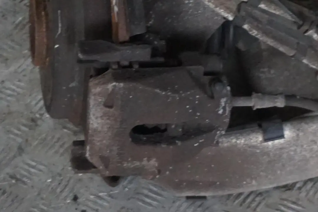 M52 Rear Left N/S Suspension Leg Brake Wheel Hub Axle to BMW 5 E39 Saloon 520i with Part number 1091335 BMW 5 E39 Saloon 520i M52 Rear Left N/S Suspension Leg Brake Wheel Hub Axle - SKU 1091335 - Part number 1091335