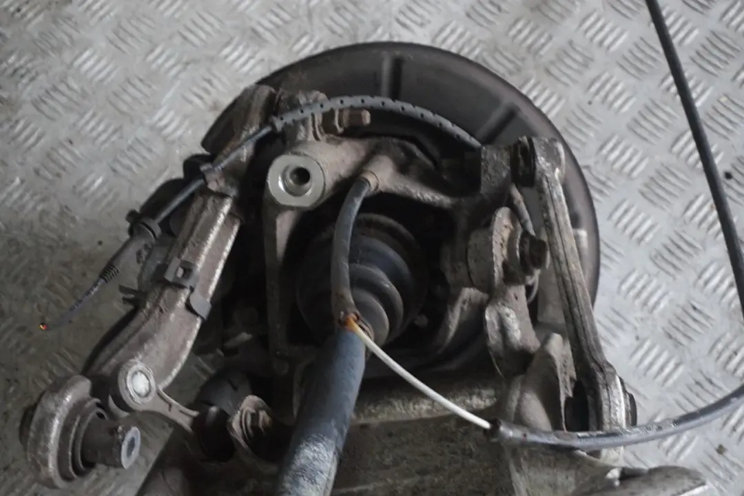 M52 Rear Left N/S Suspension Leg Brake Wheel Hub Axle to BMW 5 E39 Saloon 520i with Part number 1091335 BMW 5 E39 Saloon 520i M52 Rear Left N/S Suspension Leg Brake Wheel Hub Axle - SKU 1091335 - Part number 1091335