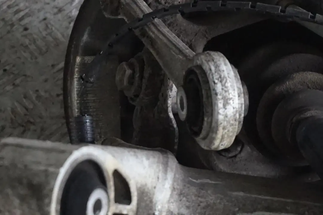 M52 150PS Abtriebswelle Schwenklager Hinten Rechts für BMW 5 E39 Limousine 520i mit Teilenummer 1091336 BMW 5 E39 Limousine 520i M52 150PS Abtriebswelle Schwenklager Hinten Rechts - SKU 1091336 - Teilenummer 1091336