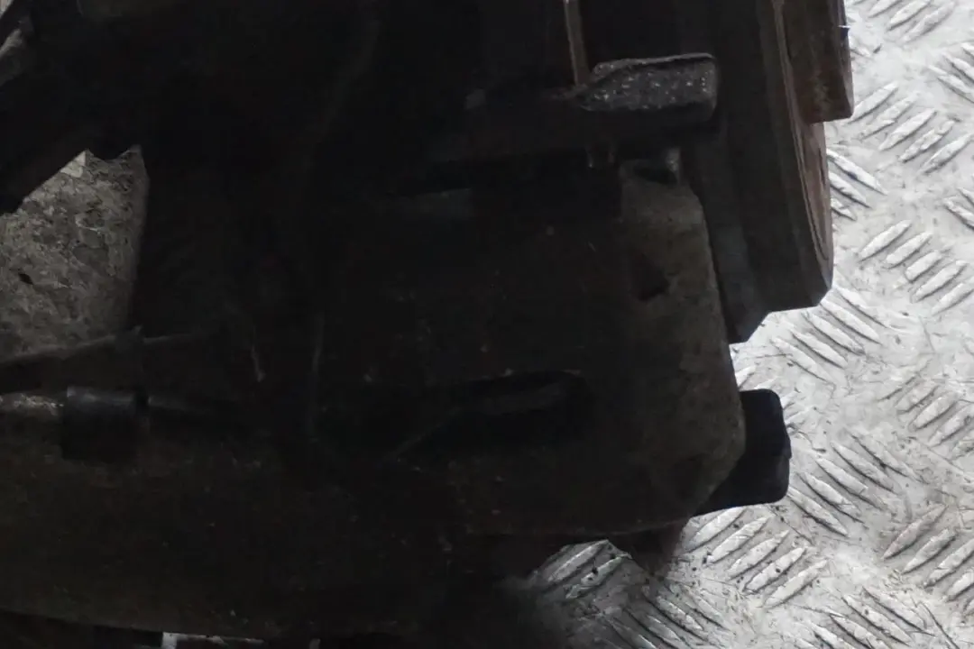 M52 150PS Abtriebswelle Schwenklager Hinten Rechts für BMW 5 E39 Limousine 520i mit Teilenummer 1091336 BMW 5 E39 Limousine 520i M52 150PS Abtriebswelle Schwenklager Hinten Rechts - SKU 1091336 - Teilenummer 1091336