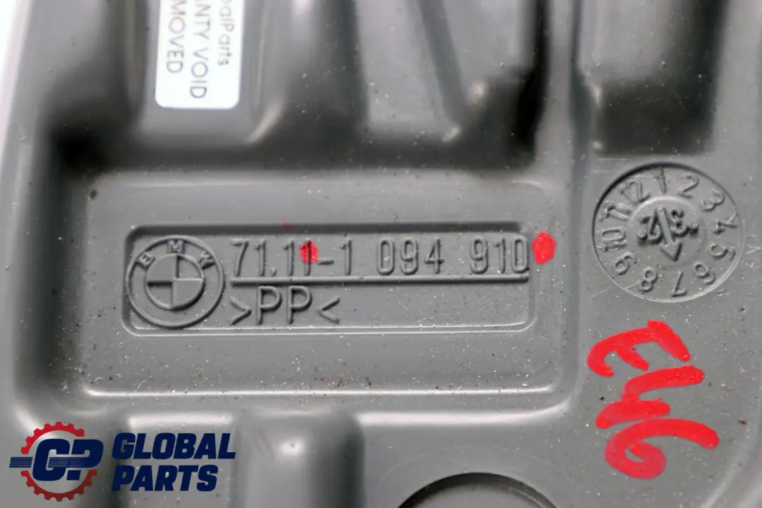 Pusta skrzynka narzędziowa w tylnej klapie do BMW E46 o numerze 1094903 BMW E46 Pusta skrzynka narzędziowa w tylnej klapie - SKU 1094910 - Numer Części 1094903