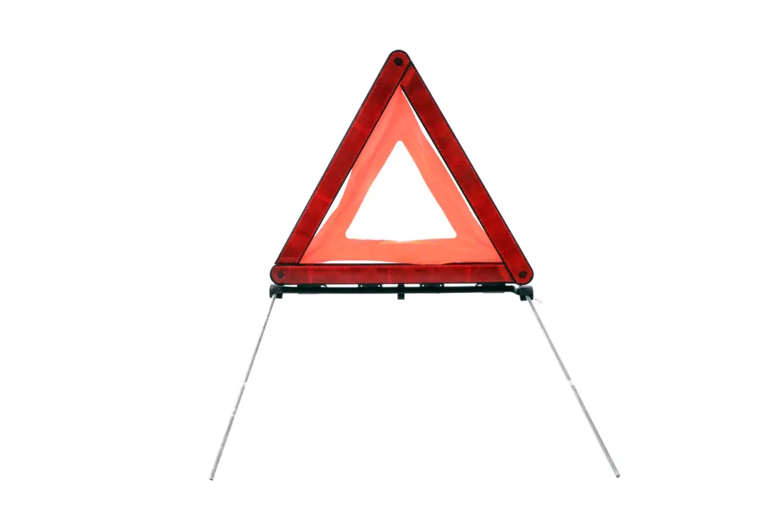 Triangolo di Emergenza per BMW E46 E60 E65 E66 con numero di parte 095535 BMW E46 E60 E65 E66 Triangolo di Emergenza - SKU 1095535 - Numero di parte 095535