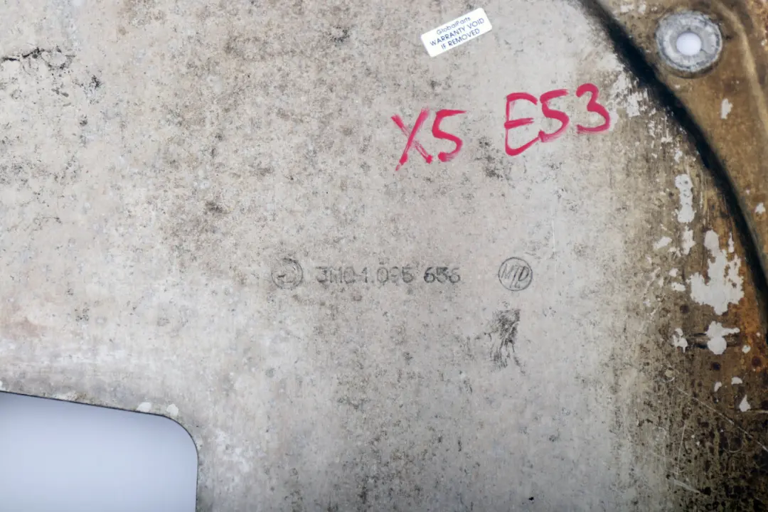 Tapa Placa Refuerzo Tapa Caja Cambios para BMW E53 con número de pieza 1095656 BMW E53 Tapa Placa Refuerzo Tapa Caja Cambios - SKU 1095656 - Número de pieza 1095656