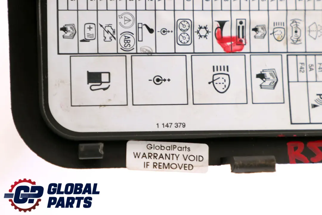 Embellecedor Lateral Pantera Etiqueta Negra Caja Fusibles para Mini Cooper R50 R53 con número de pieza 1147379 Mini Cooper R50 R53 Embellecedor Lateral Pantera Etiqueta Negra Caja Fusibles - SKU 1147379 - Número de pieza 1147379