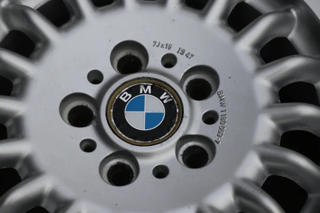 Reihe E36 Alu Felge 15" 7J Sports Speichen-Design 13 für BMW 3 Z3 mit Teilenummer 1180069 BMW 3 Z3 Reihe E36 Alu Felge 15" 7J Sports Speichen-Design 13 - SKU 1180069-1 - Teilenummer 1180069