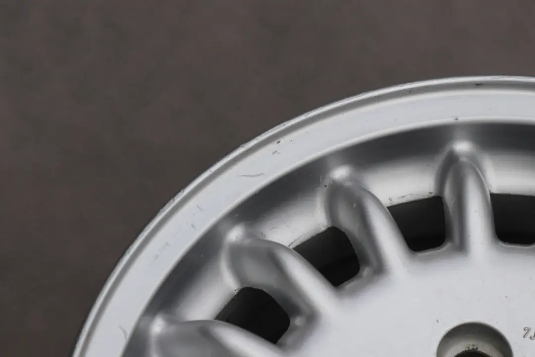 Reihe E36 Alu Felge 15" 7J Sports Speichen-Design 13 für BMW 3 Z3 mit Teilenummer 1180069 BMW 3 Z3 Reihe E36 Alu Felge 15" 7J Sports Speichen-Design 13 - SKU 1180069-1 - Teilenummer 1180069